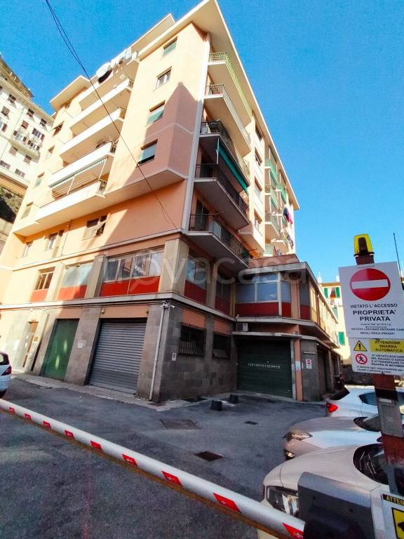 appartamento in vendita a Genova in zona Marassi