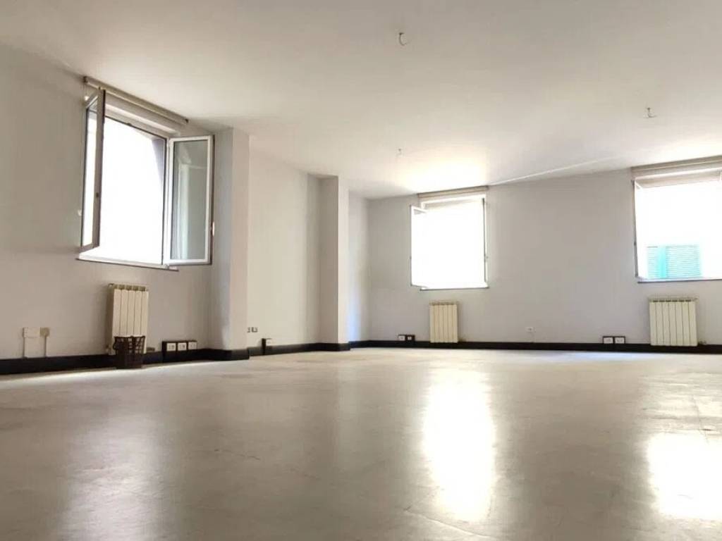 ufficio in vendita a Genova in zona Sottoripa / Maddalena / Molo