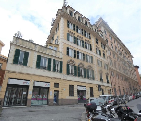 appartamento in vendita a Genova in zona Sottoripa / Maddalena / Molo