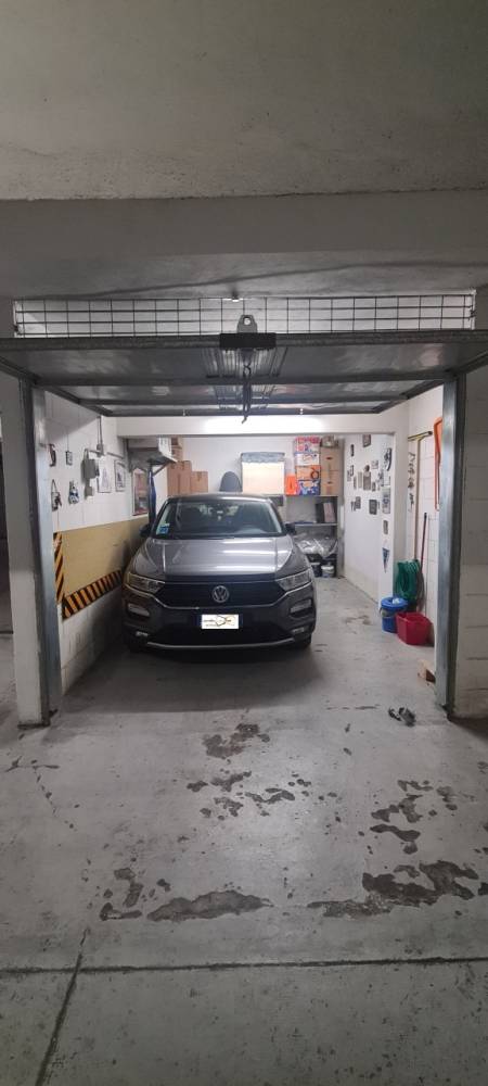 locale di sgombero in vendita a Genova in zona San Fruttuoso