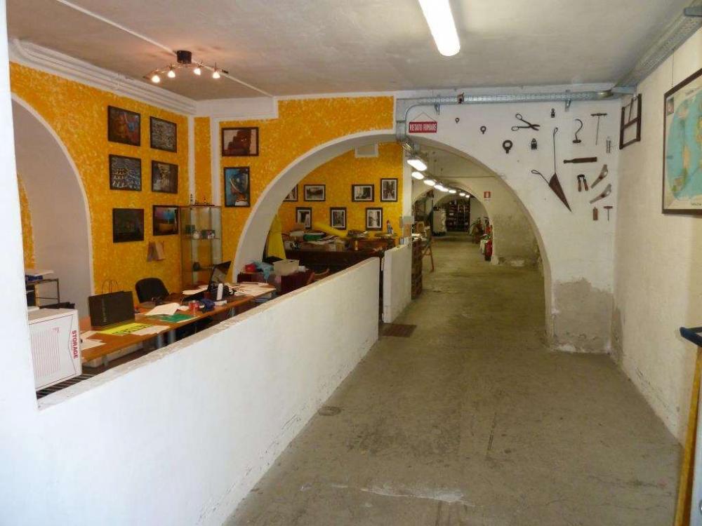 locale commerciale in vendita a Genova in zona Centro Storico