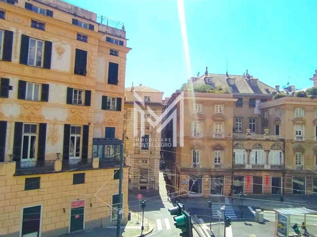 appartamento in vendita a Genova in zona Sottoripa / Maddalena / Molo