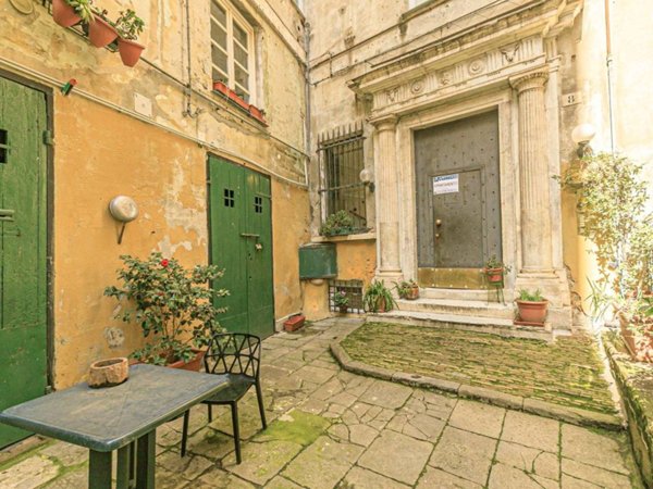 appartamento in vendita a Genova in zona Sottoripa / Maddalena / Molo