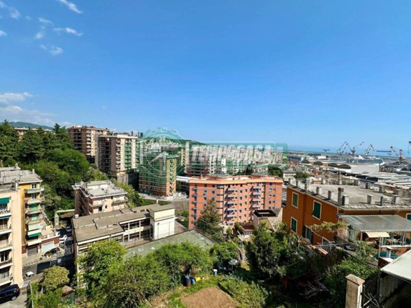 appartamento in vendita a Genova in zona Sestri Ponente