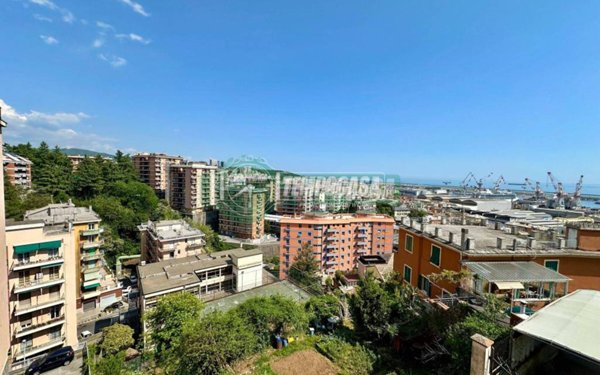 appartamento in vendita a Genova in zona Sestri Ponente