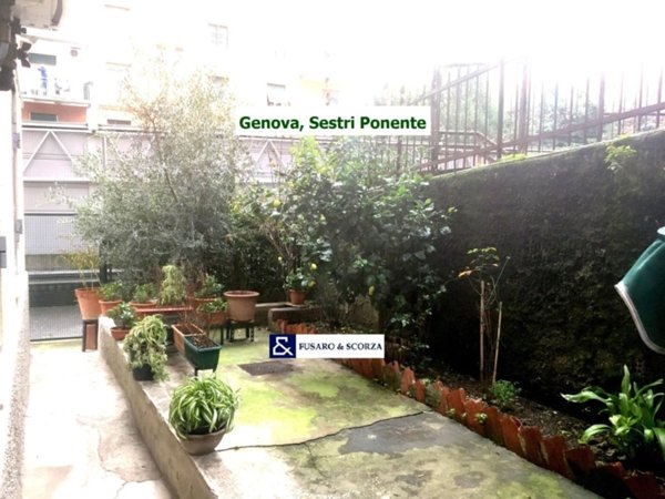 appartamento in vendita a Genova in zona Sestri Ponente