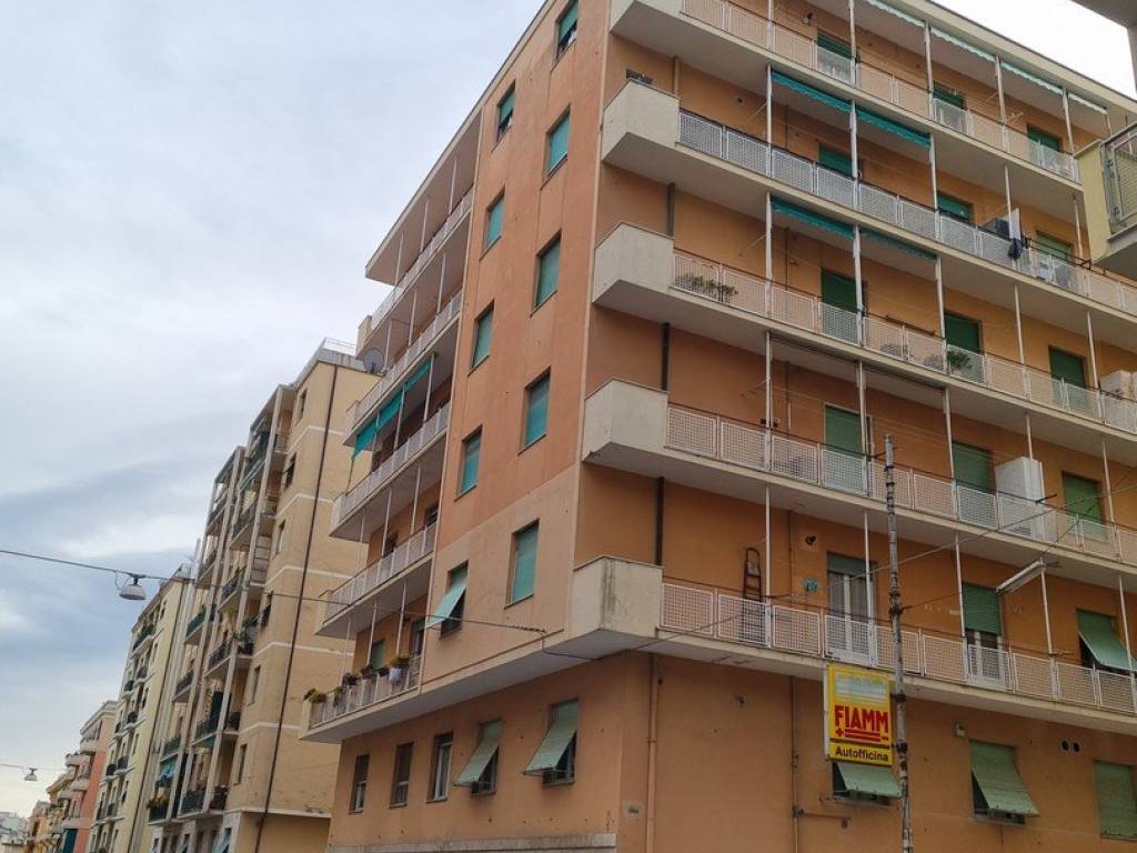 appartamento in vendita a Genova in zona Sestri Ponente