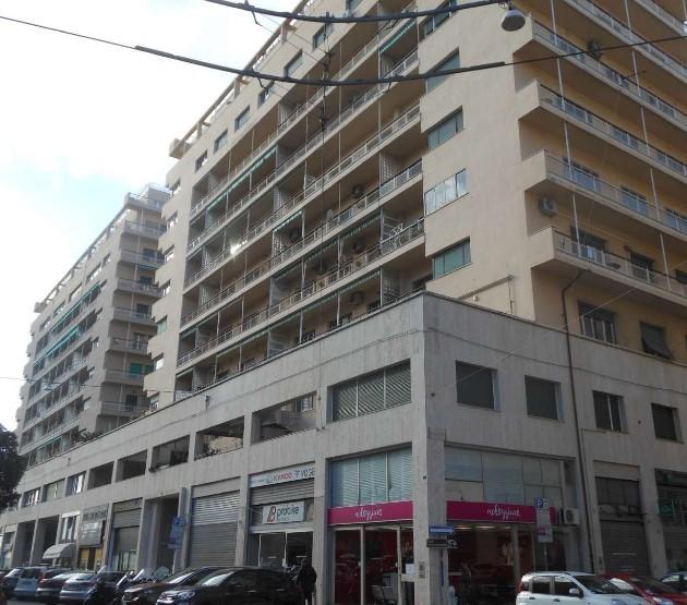 esavano in vendita a Genova