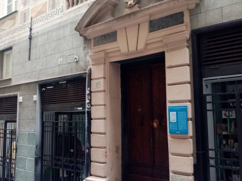 appartamento in vendita a Genova in zona Sottoripa / Maddalena / Molo