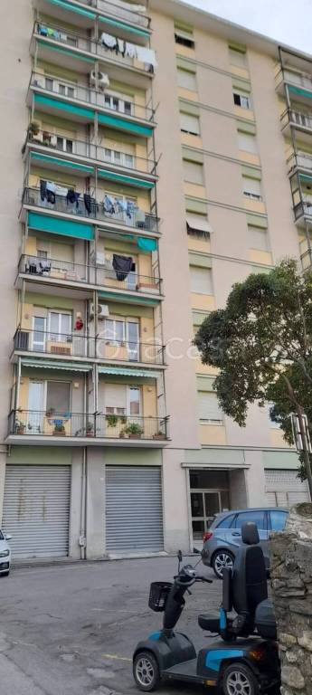 appartamento in vendita a Genova in zona Rivarolo