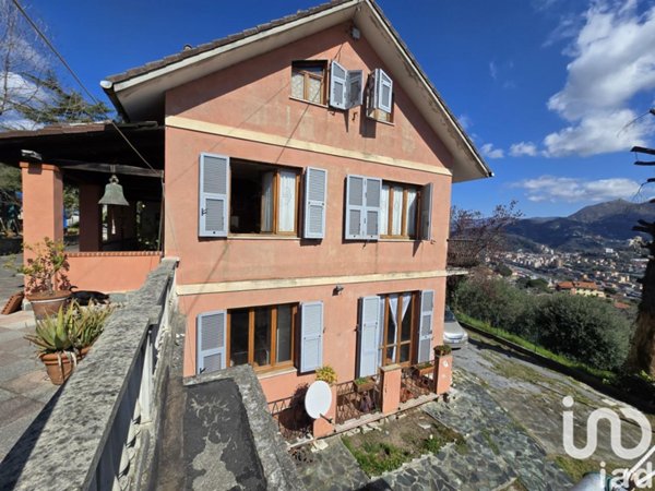 casa indipendente in vendita a Genova in zona Rivarolo