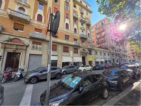 negozio in vendita a Genova in zona Foce