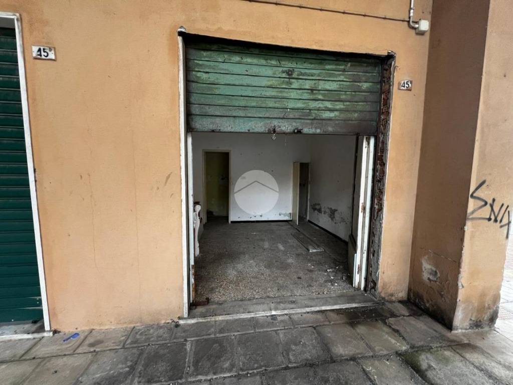 negozio in vendita a Genova in zona Palmaro / Pra'