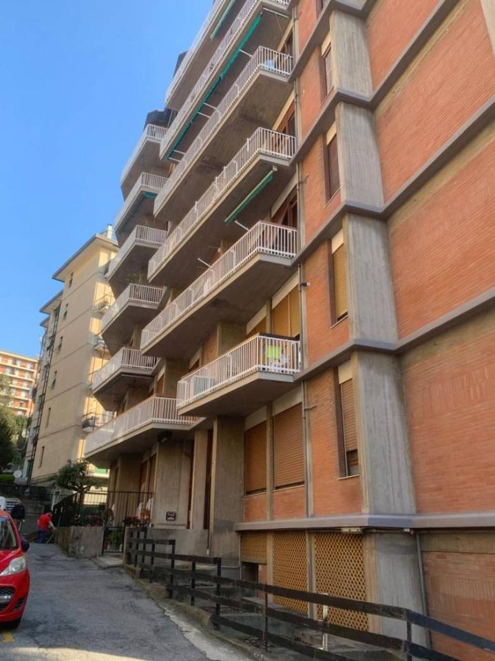 appartamento in vendita a Genova in zona Sestri Ponente