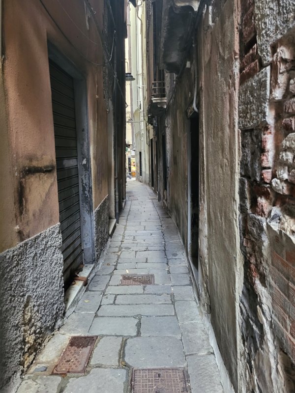 negozio in vendita a Genova in zona Sottoripa / Maddalena / Molo