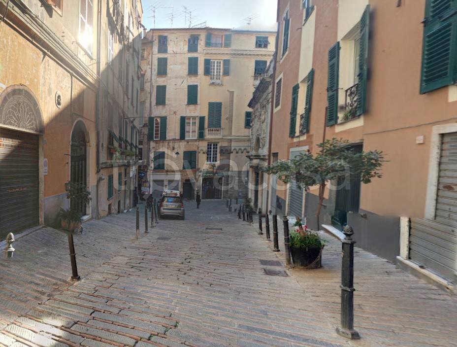 appartamento in vendita a Genova in zona Sottoripa / Maddalena / Molo
