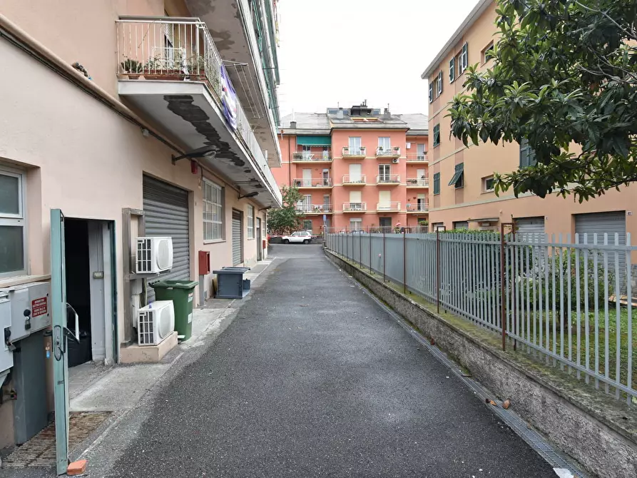 locale di sgombero in vendita a Genova in zona Molassana