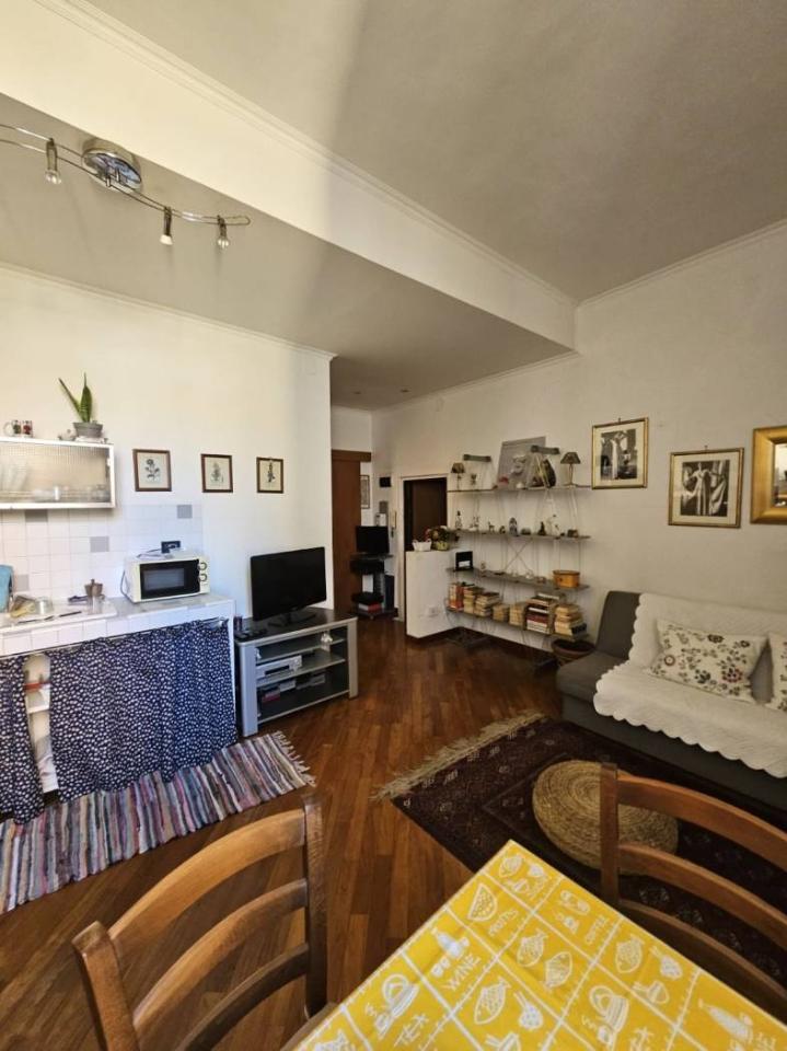 appartamento in vendita a Genova in zona Sottoripa / Maddalena / Molo