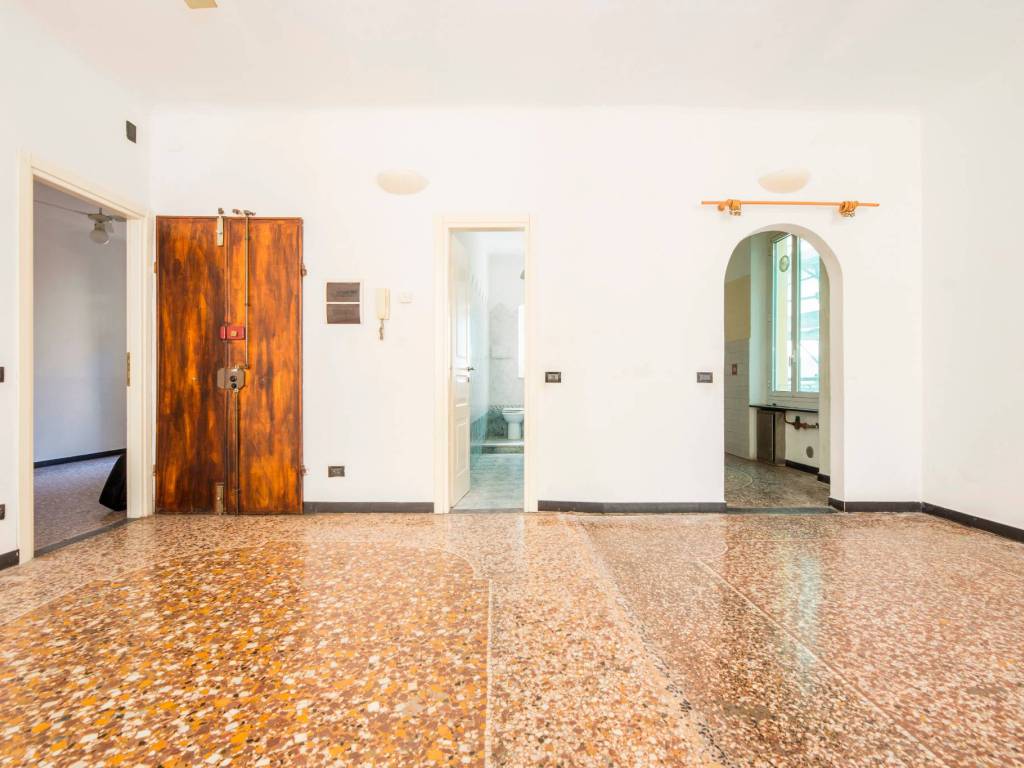 appartamento in vendita a Genova in zona Sottoripa / Maddalena / Molo