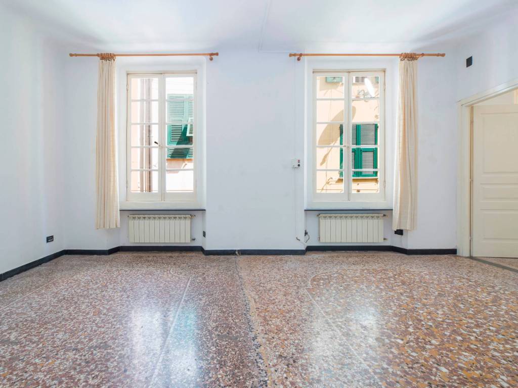 appartamento in vendita a Genova in zona Sottoripa / Maddalena / Molo