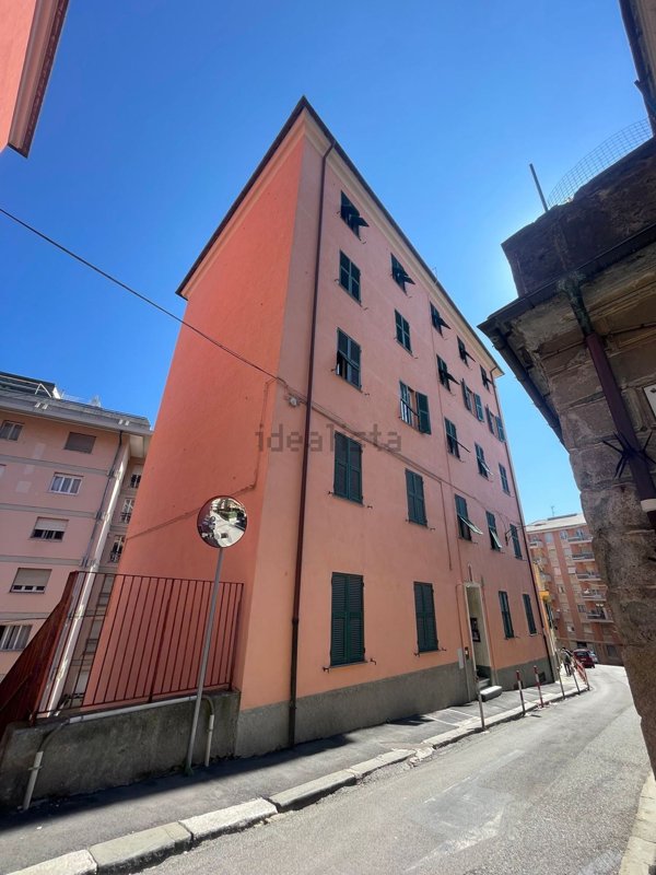 appartamento in vendita a Genova in zona Sestri Ponente