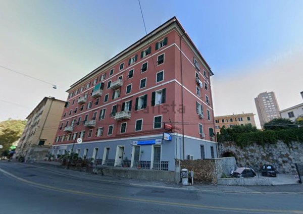locale commerciale in vendita a Genova in zona Sampierdarena