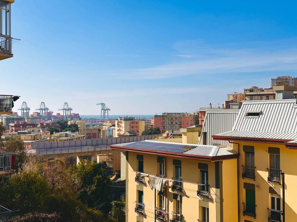appartamento in vendita a Genova in zona Palmaro / Pra'