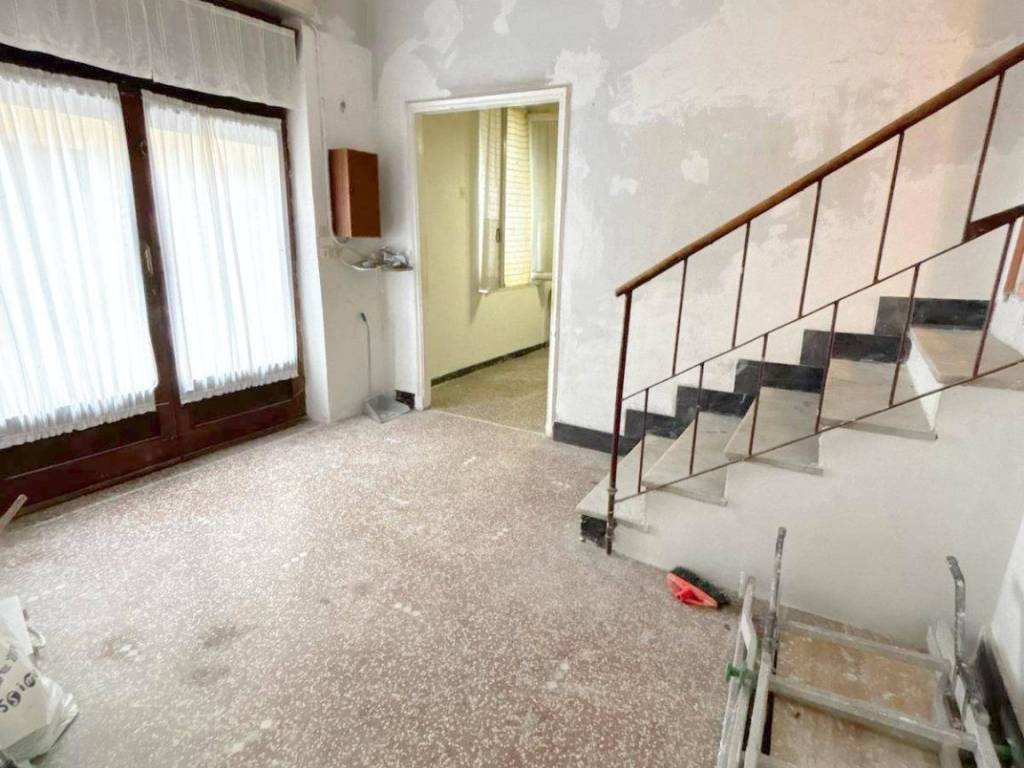 locale di sgombero in vendita a Genova in zona Cornigliano