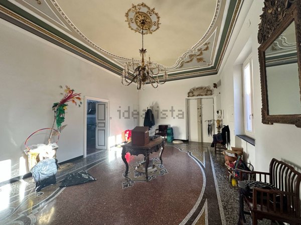appartamento in vendita a Genova in zona Sottoripa / Maddalena / Molo