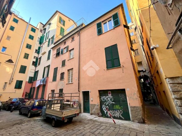 appartamento in vendita a Genova in zona Sottoripa / Maddalena / Molo