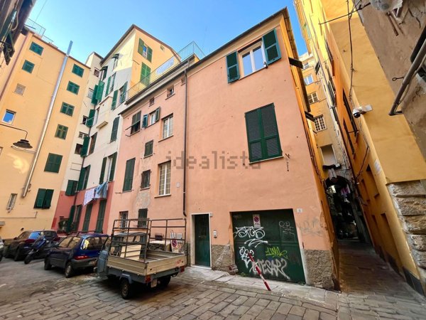appartamento in vendita a Genova in zona Sottoripa / Maddalena / Molo