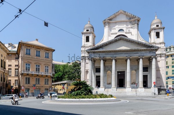 appartamento in vendita a Genova in zona Sottoripa / Maddalena / Molo