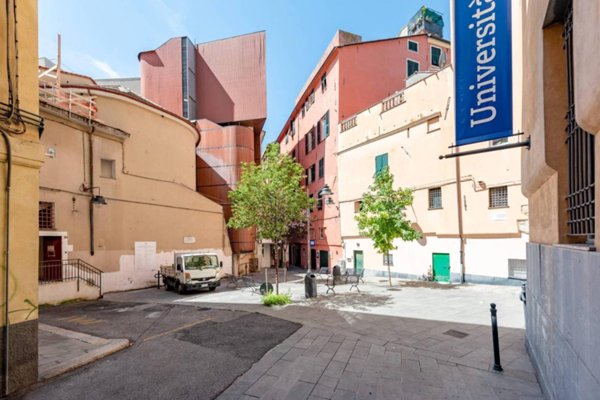 appartamento in vendita a Genova in zona Sottoripa / Maddalena / Molo