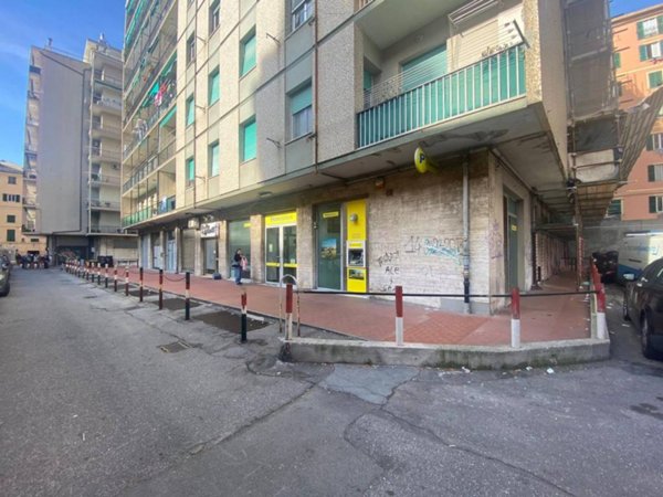 negozio in vendita a Genova in zona Sampierdarena