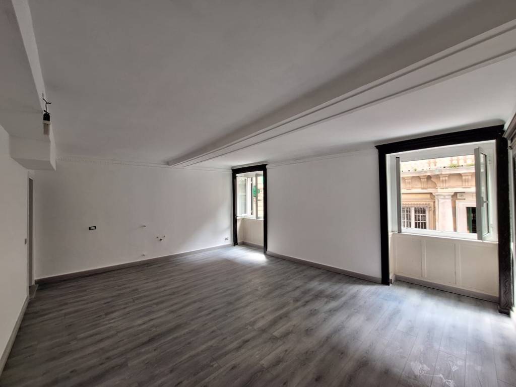 appartamento in vendita a Genova in zona Sottoripa / Maddalena / Molo