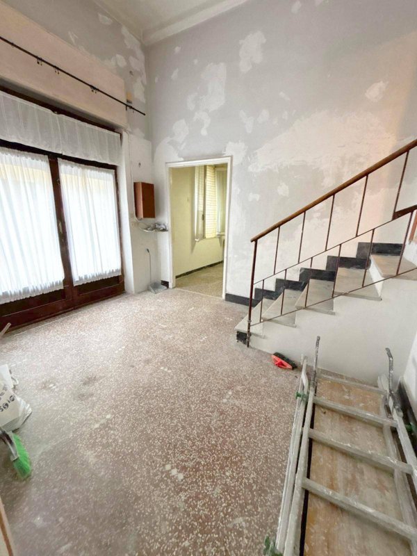 locale di sgombero in vendita a Genova in zona Cornigliano
