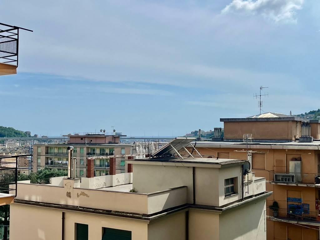appartamento in vendita a Genova in zona Rivarolo