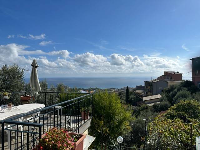 casa indipendente in vendita a Genova in zona Apparizione