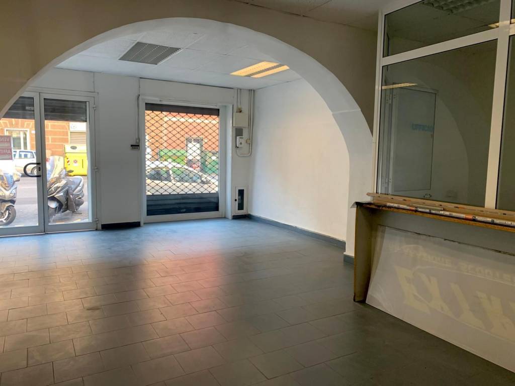 negozio in vendita a Genova in zona Certosa