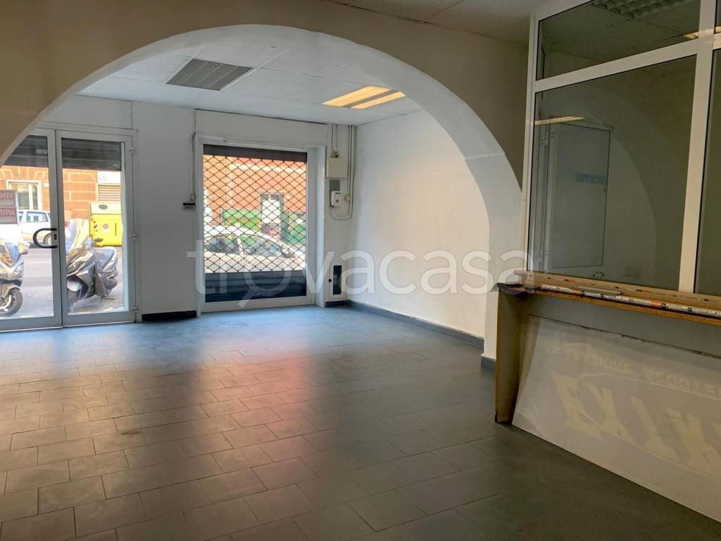 negozio in vendita a Genova in zona Certosa