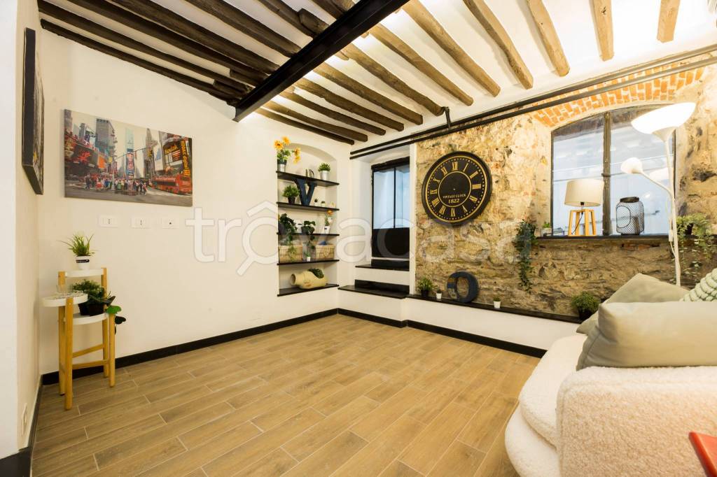 appartamento in vendita a Genova in zona Sottoripa / Maddalena / Molo