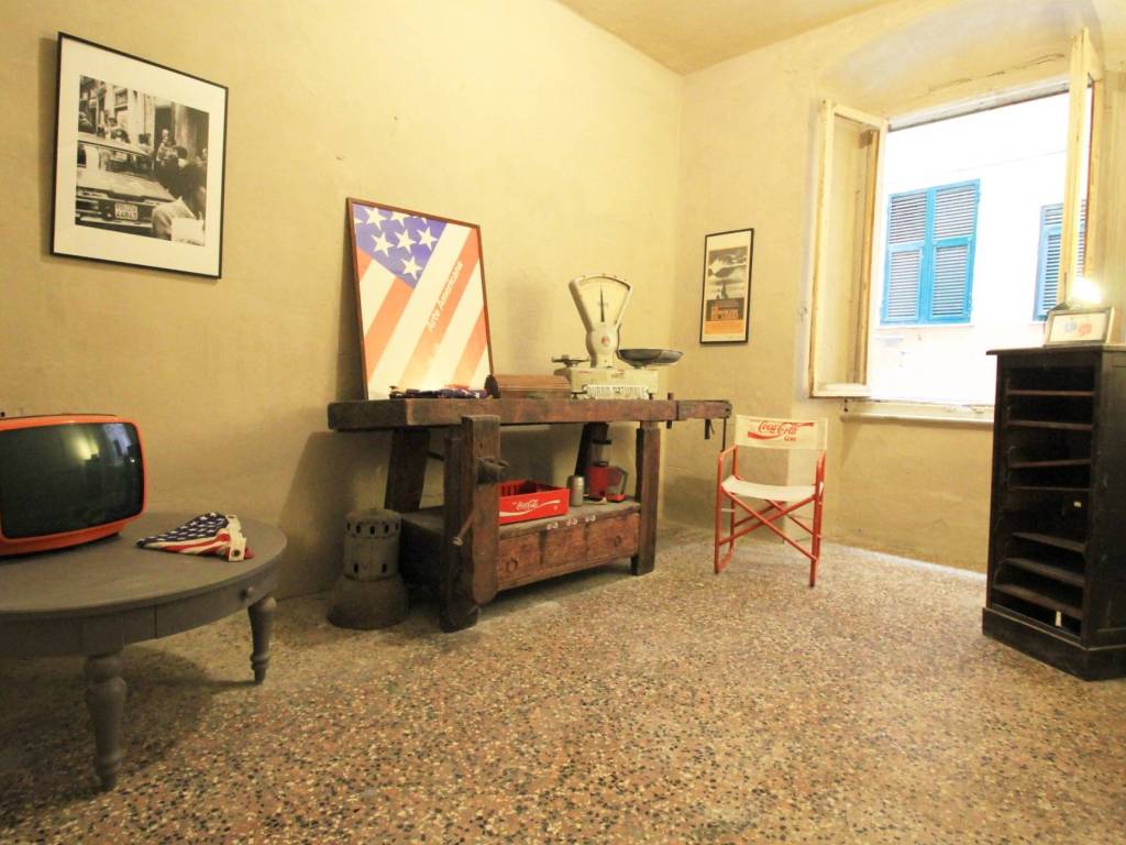 appartamento in vendita a Genova in zona Sottoripa / Maddalena / Molo