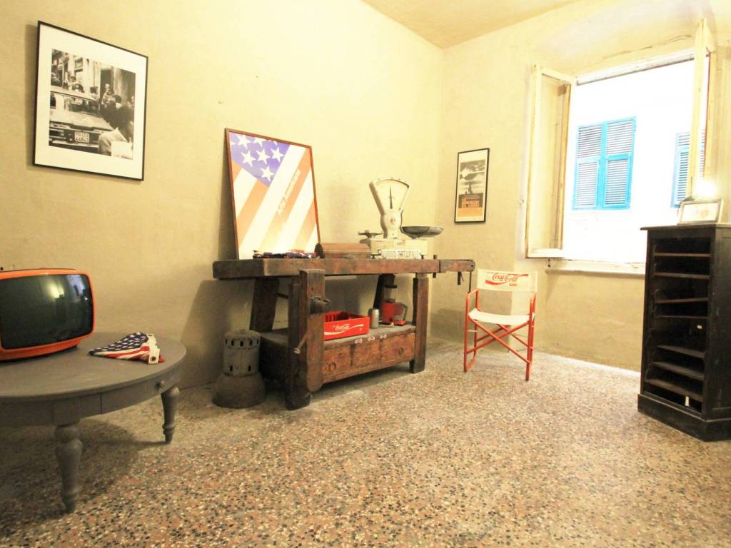 appartamento in vendita a Genova in zona Sottoripa / Maddalena / Molo