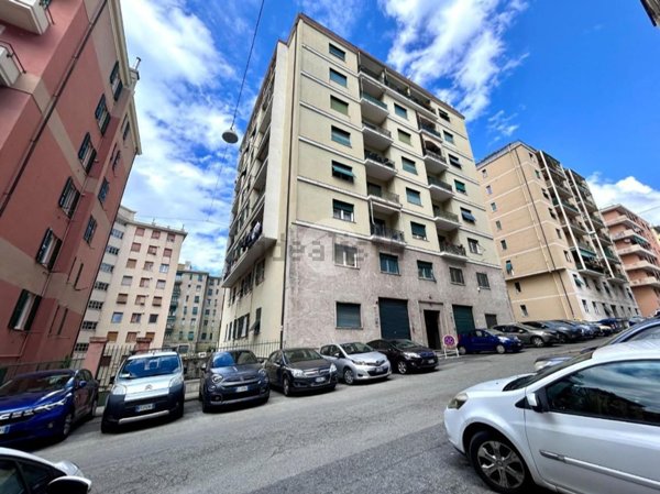 appartamento in vendita a Genova in zona Sestri Ponente