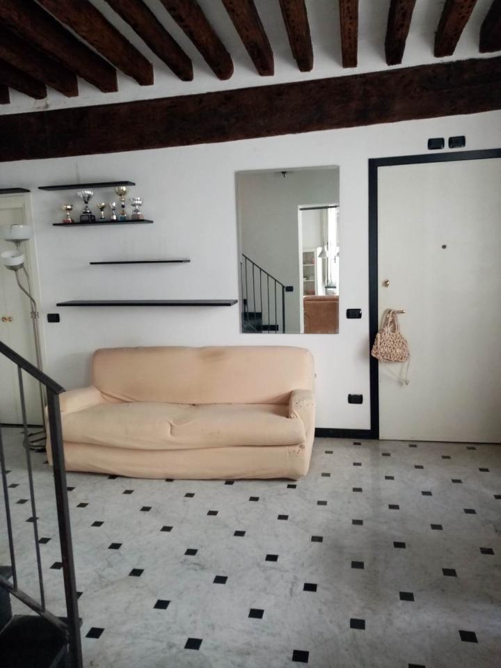appartamento in vendita a Genova in zona Sottoripa / Maddalena / Molo