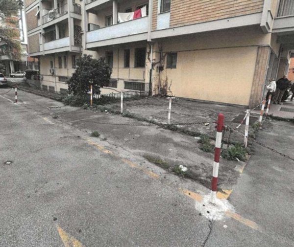 locale commerciale in vendita a Genova in zona Molassana