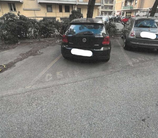 locale commerciale in vendita a Genova in zona Molassana