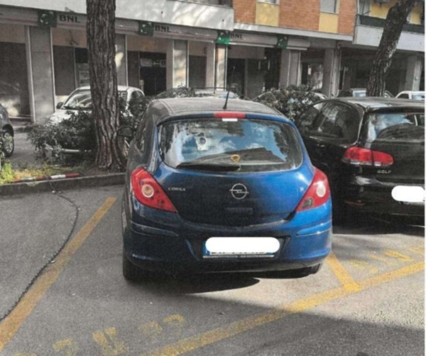 locale commerciale in vendita a Genova in zona Molassana