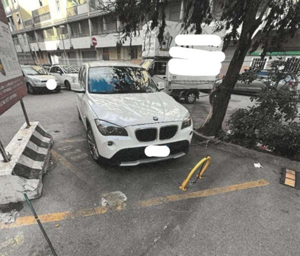 locale commerciale in vendita a Genova in zona Molassana