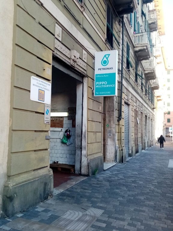 negozio in vendita a Genova in zona Sampierdarena